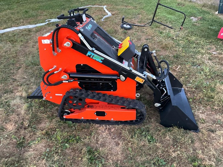 #1020-•-unused-future-ft36c-skid-steer-loader*-image-6