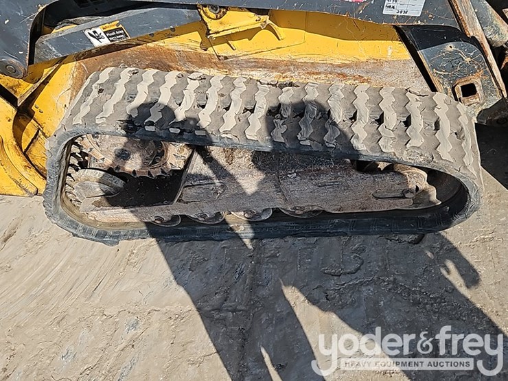 2019-deere-317g-image-11