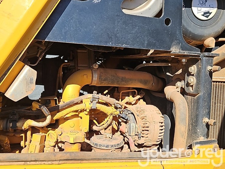 2018-deere-700k-lgp-image-27