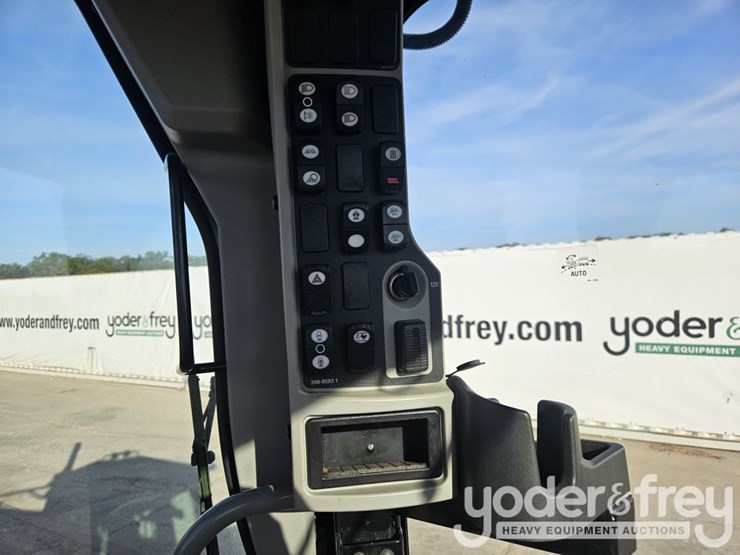 2018-caterpillar-12m3-image-30