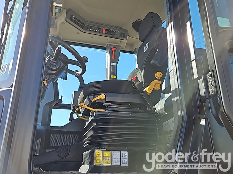 2026-caterpillar-926-image-25