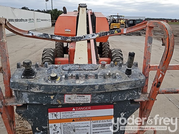 2015-jlg-600s-image-12