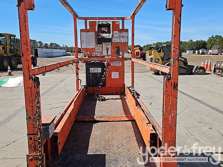 2016-jlg-1930es-image-13