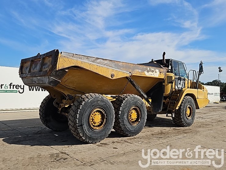 2016-caterpillar-725c2-image-5