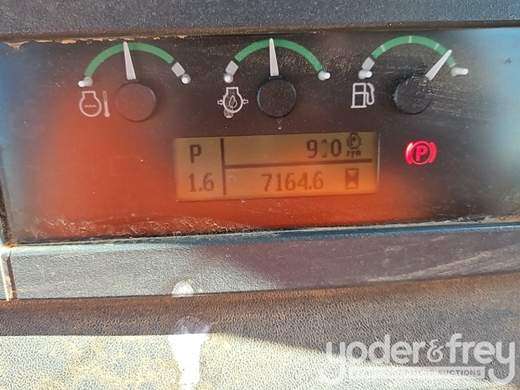 2017-deere-700k-lgp-image-36