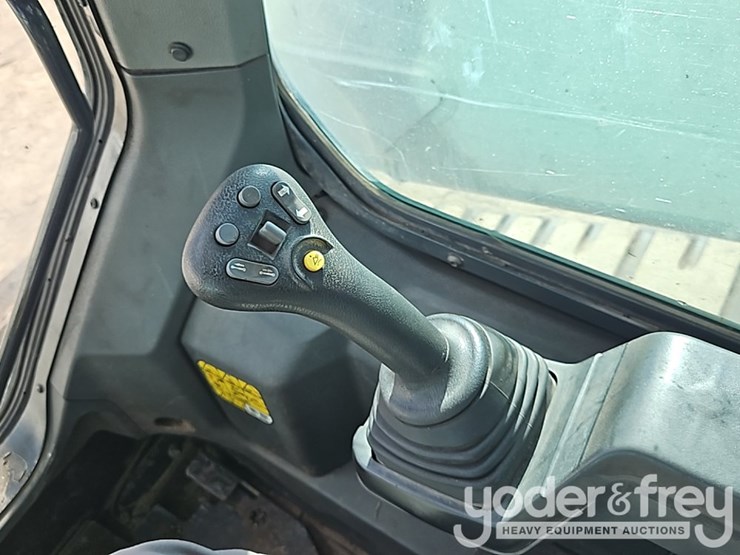 2022-bobcat-t76-image-26