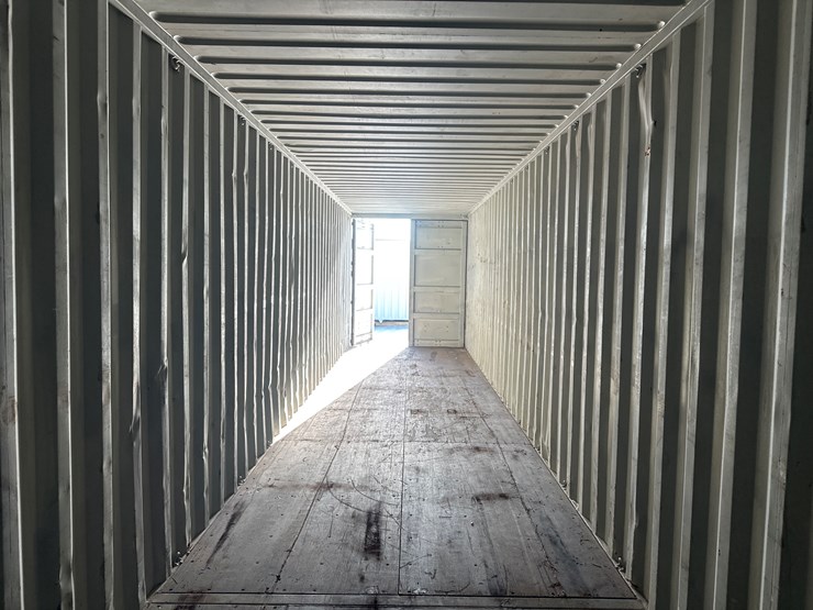 #5015-•-40’-shipping-container-image-9