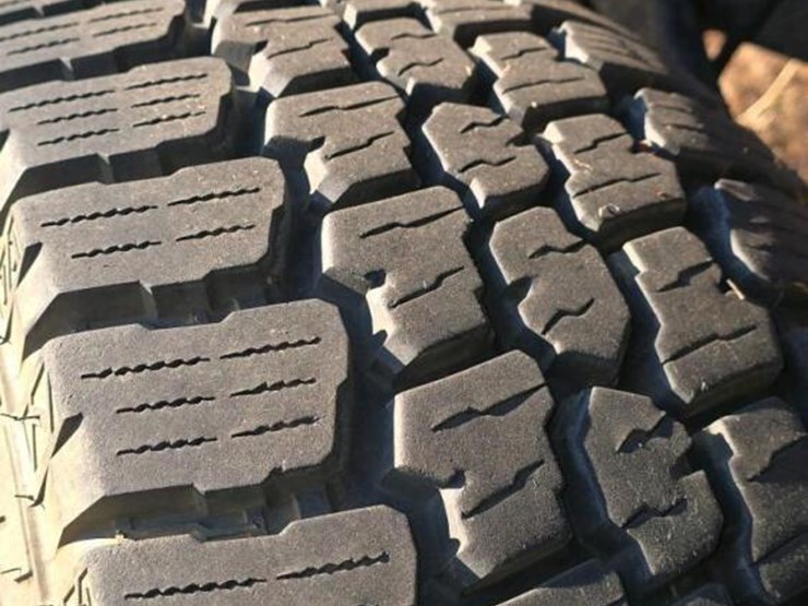 2001-dodge-4wd-flatbed-truck,-s/n-3b7kf26631m286813:-5.9l-diesel,-5-sp.,-tool-box,-5th-wheel-hitch,-odometer-shows-288k-mi.-image-3