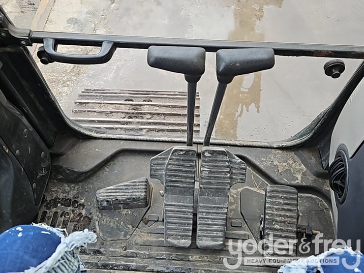 2021-komatsu-pc210-lc-11-image-39