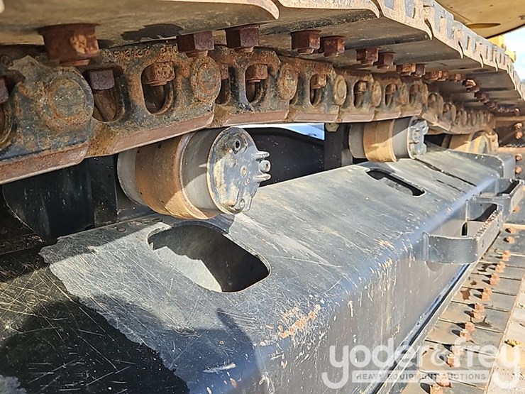 2021-caterpillar-325-image-10