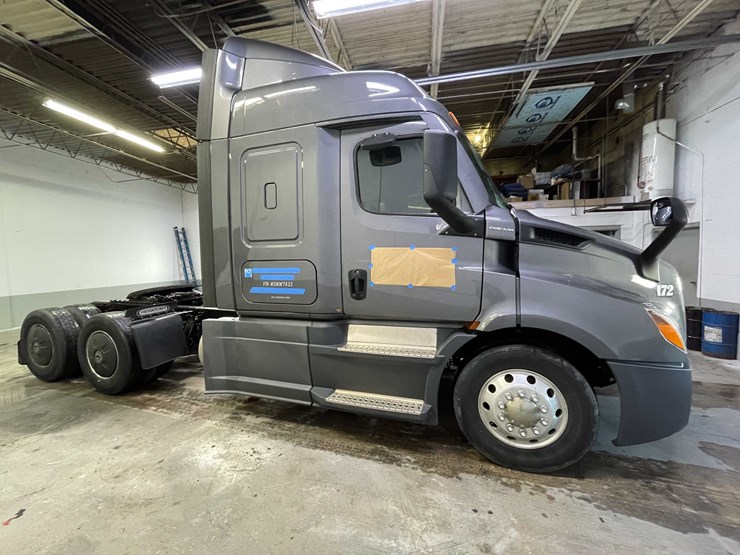 #6225-•-2021-freightliner-cascadia-semi-truck-(title-in-delay)-image-4