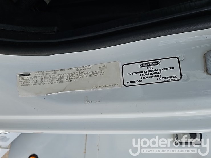 2011-freightliner-m2-106-image-50