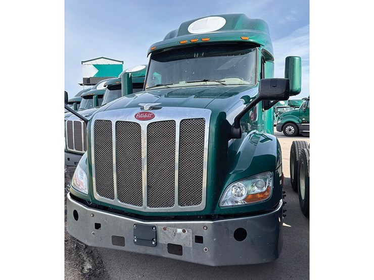 2019-peterbilt-579-image-2