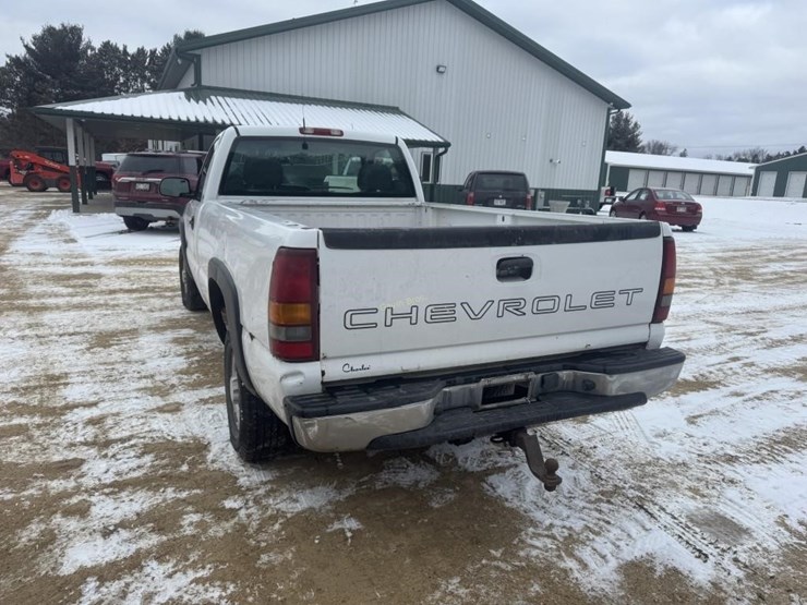 2002-chevrolet-silverado-2500-image-12