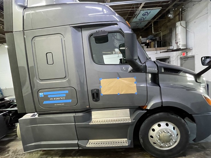 #6225-•-2021-freightliner-cascadia-semi-truck-(title-in-delay)-image-24