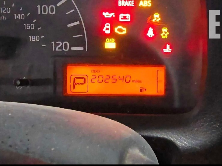 2014-nissan-nv200-image-13