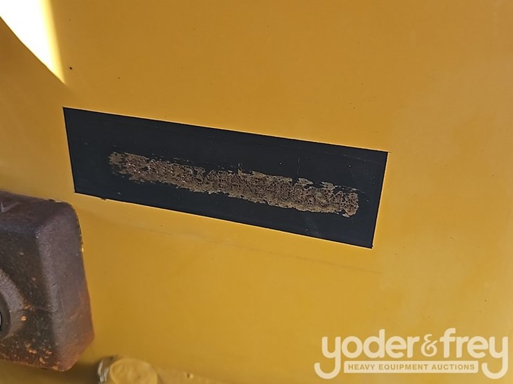 2018-caterpillar-cb34b-image-25