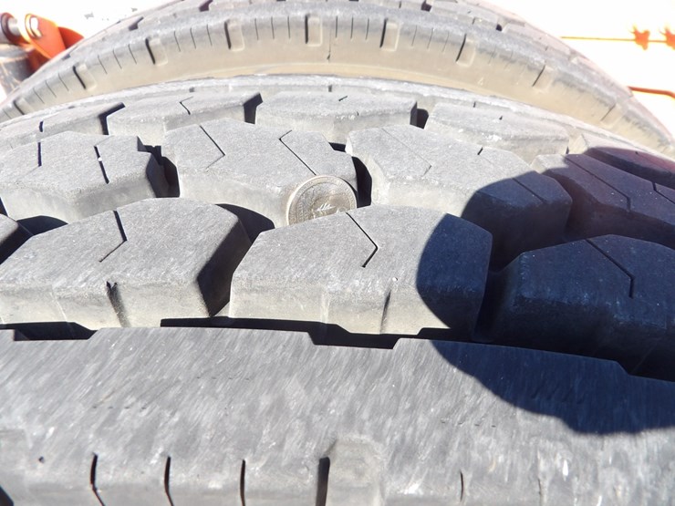 2022-peterbilt-389-image-10