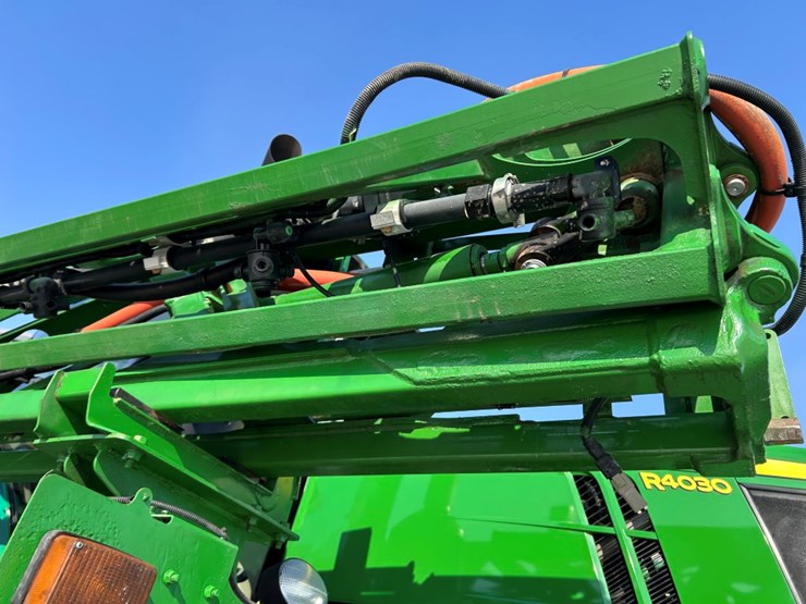 2015-john-deere-r4030-image-13