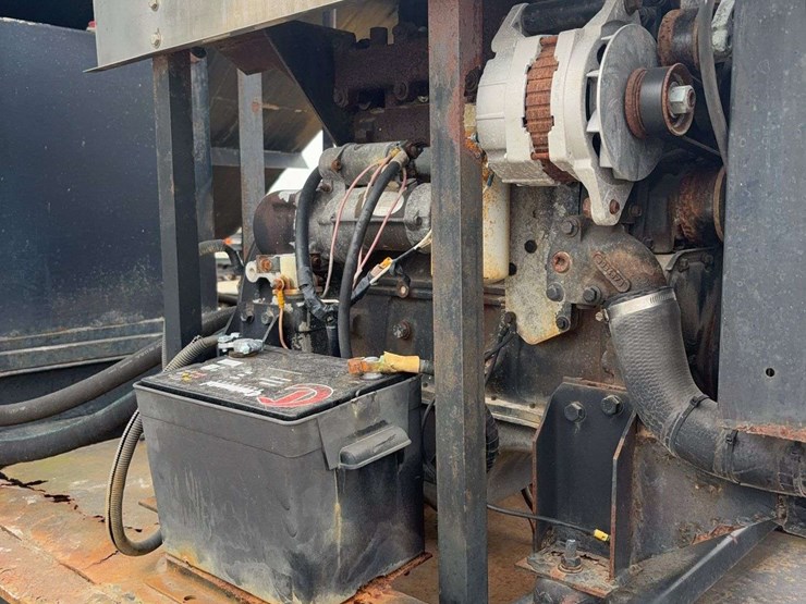 adams-semi-dry-fertilizer-tender-with-engine,-side-auger-unload-image-11