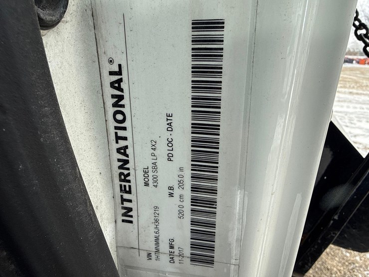 2018-international-durastar-4300-image-15