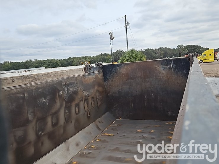 2021-peterbilt-567-image-26