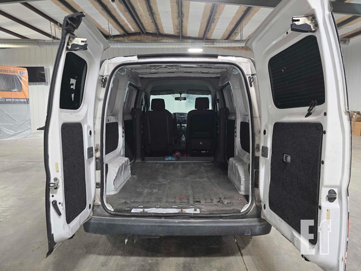 2014-nissan-nv200-image-16