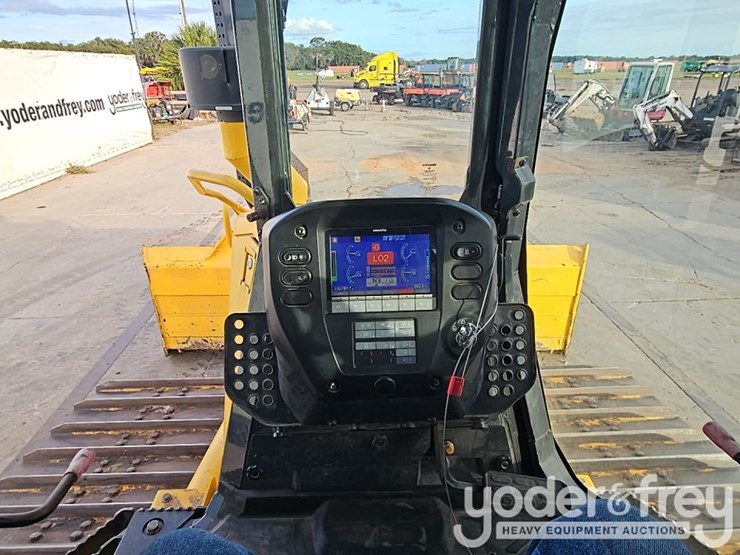 2023-komatsu-d61px-24-image-42