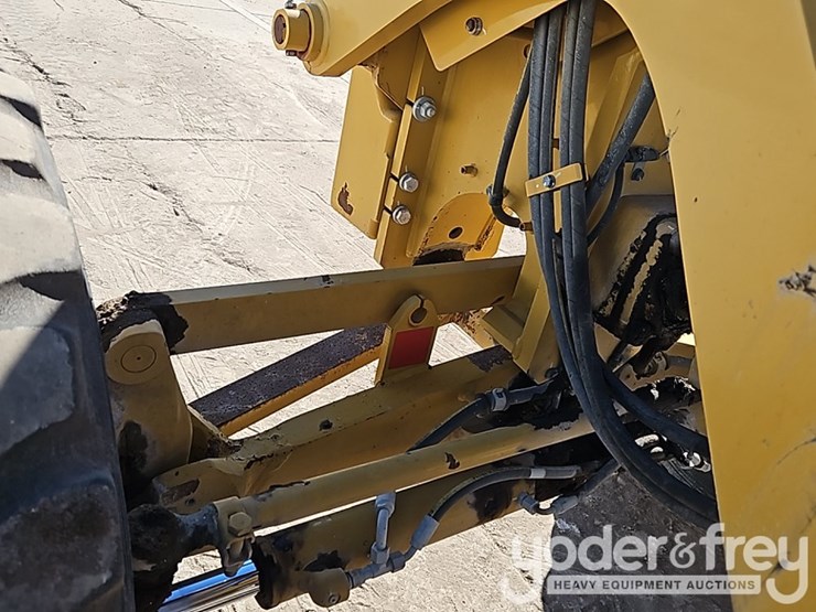 2019-caterpillar-12m3-image-19