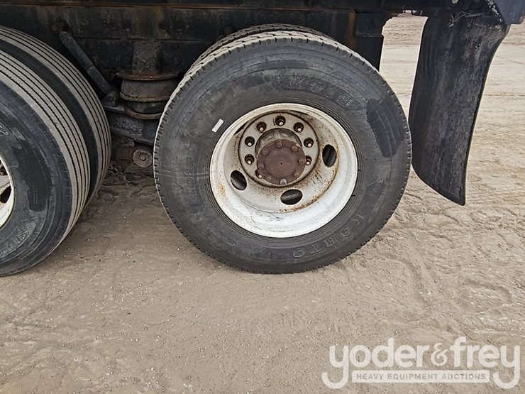 2009-kenworth-w900-image-14