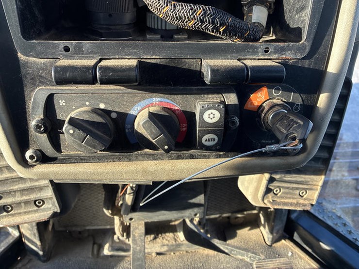 2016-caterpillar-d6n-lgp-image-68