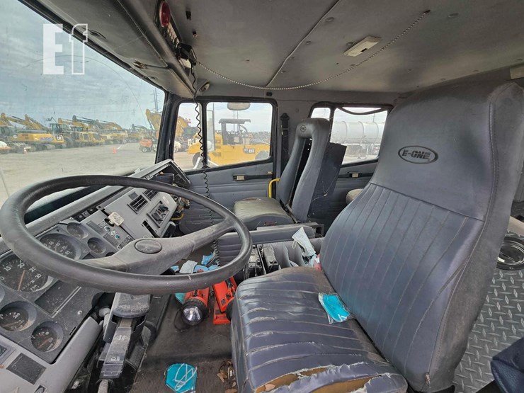 1993-freightliner-fl80-image-9