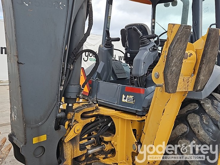 2015-deere-410l-image-25