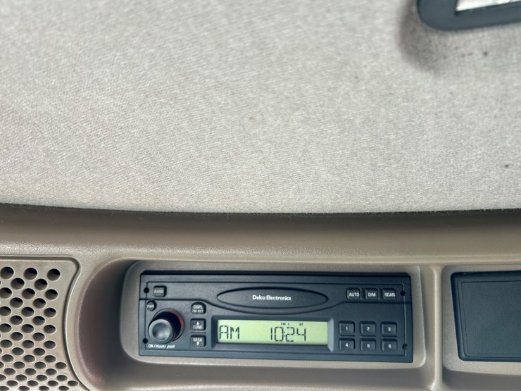 2007-case-ih-7010-image-46