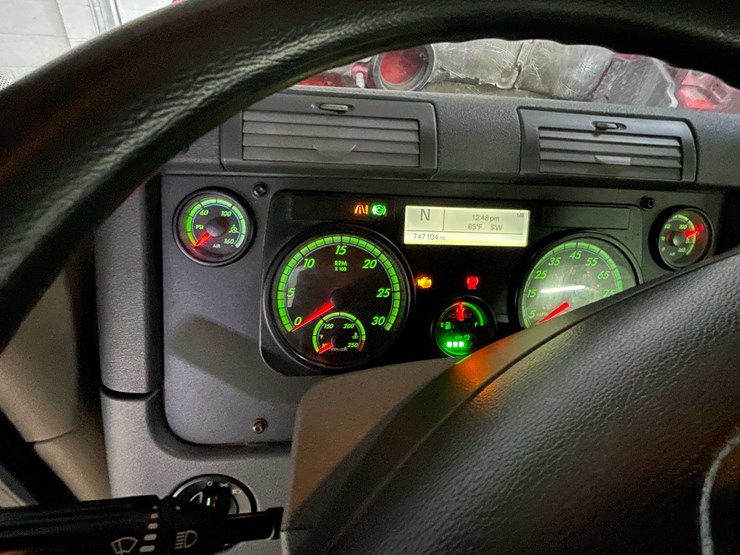 #6227-•-2018-freightliner-cascadia-day-cab-semi-truck-(title-in-delay)-image-88