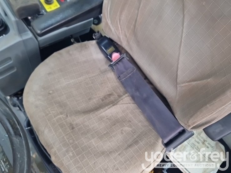 2011-caterpillar-cp64-image-24