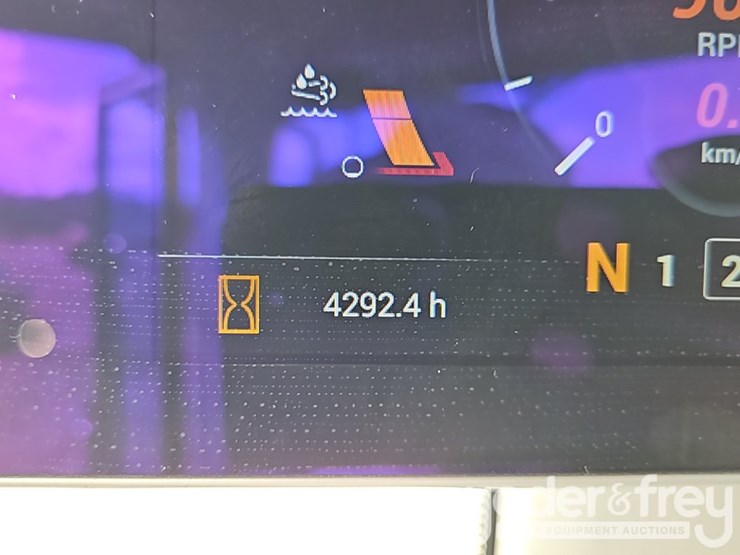 2017-case-621g-image-35