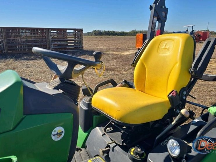 2016-john-deere-1025r-image-11