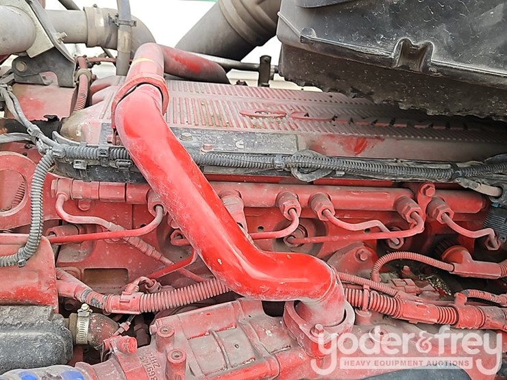 2021-peterbilt-567-image-22