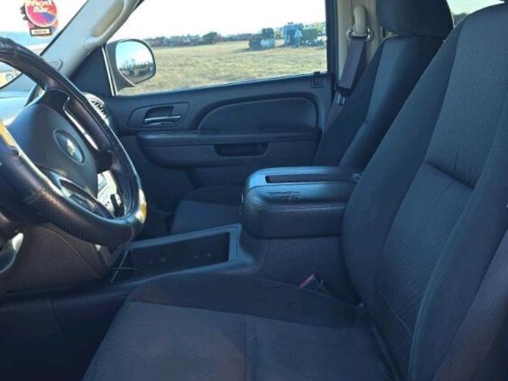 2013-chevrolet-tahoe-image-18