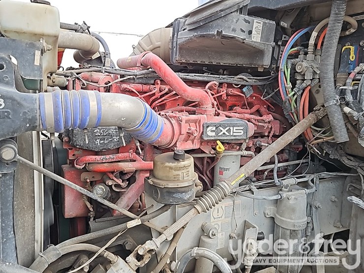 2021-peterbilt-567-image-21