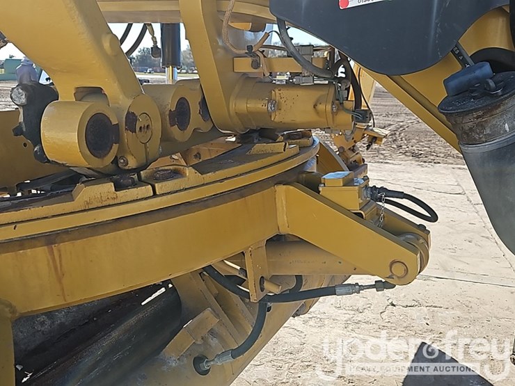 2019-caterpillar-12m3-image-23