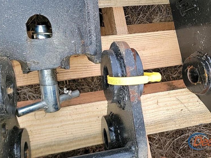 (4)-excavator-quick-connects-image-3