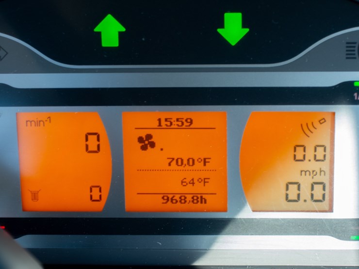 2021-fendt-1042-vario-image-10