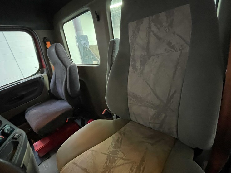 #6227-•-2018-freightliner-cascadia-day-cab-semi-truck-(title-in-delay)-image-82