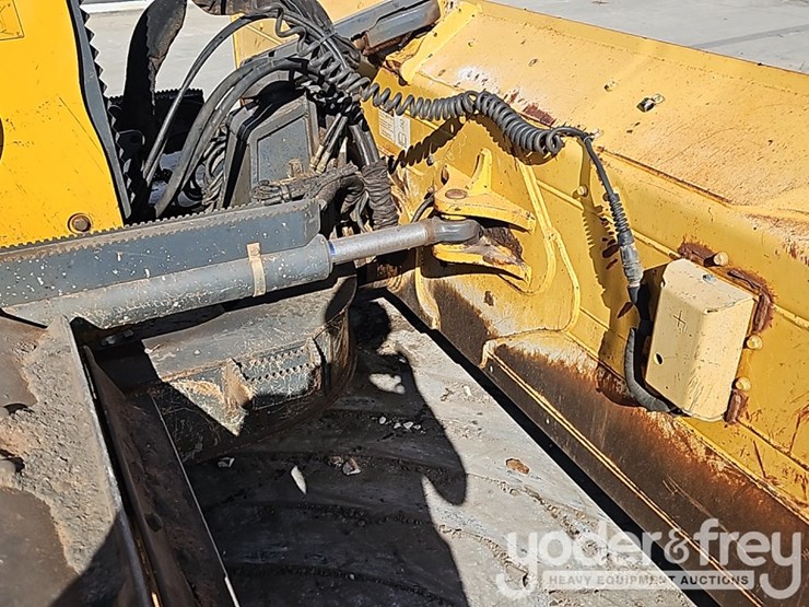 2018-deere-700k-lgp-image-15