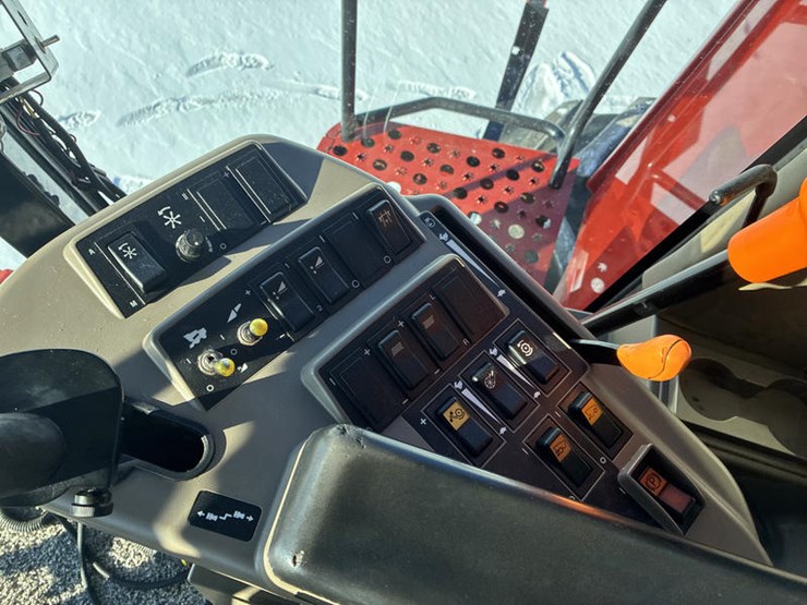 2010-case-ih-6088-image-105