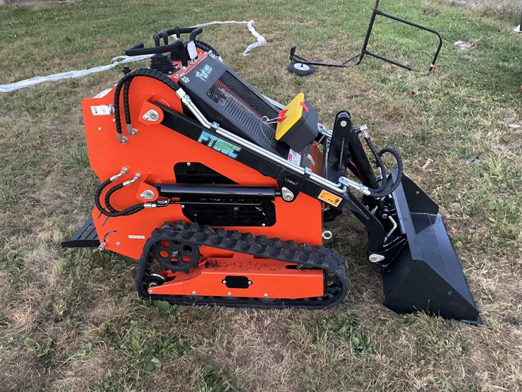 #1004-•-unused-future-ft36c-skid-steer-loader-image-6
