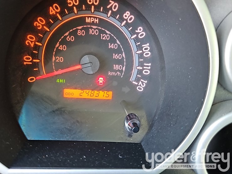 2013-toyota-tundra-image-28