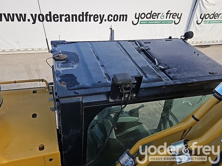 2019-caterpillar-352fl-image-40